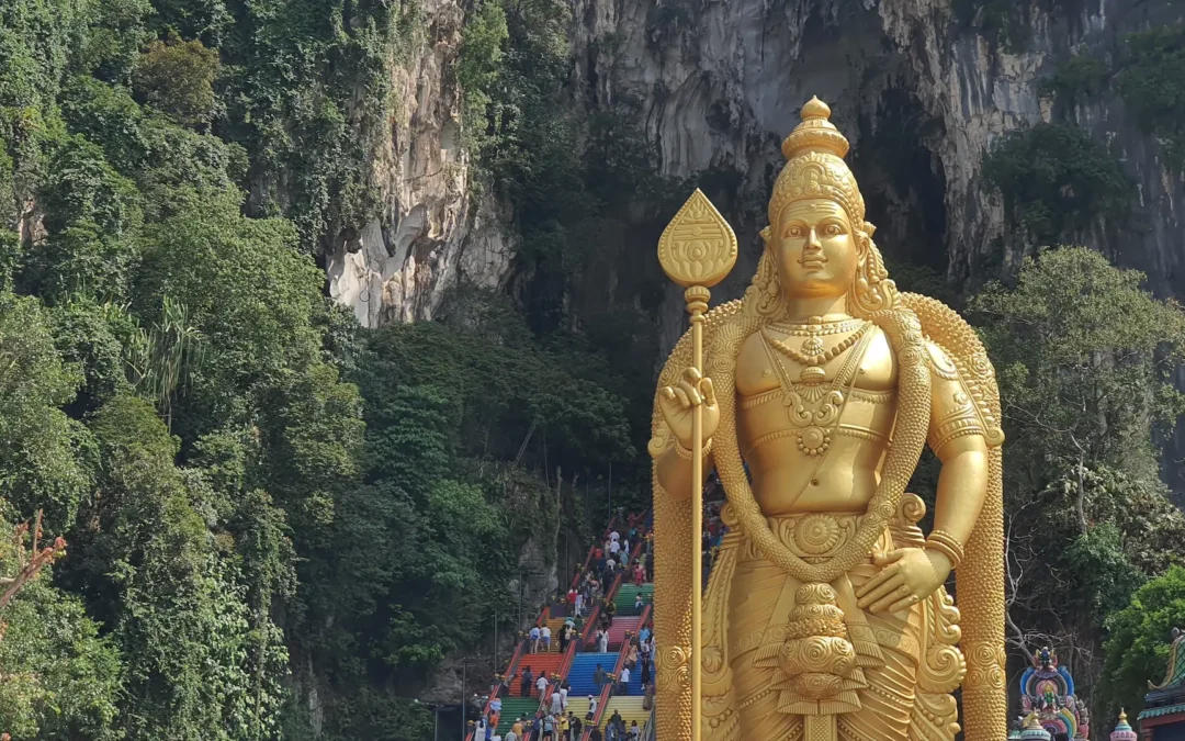 Batu Caves – świątynia, która robi wrażenie (i jak ją dobrze zobaczyć)