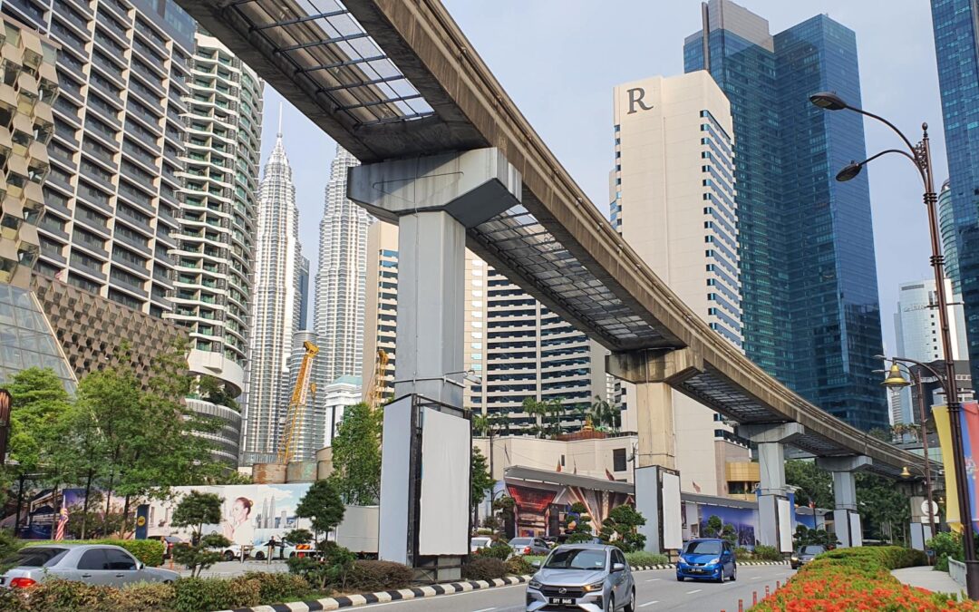 Transport w Kuala Lumpur – jak poruszać się po mieście bez stresu?